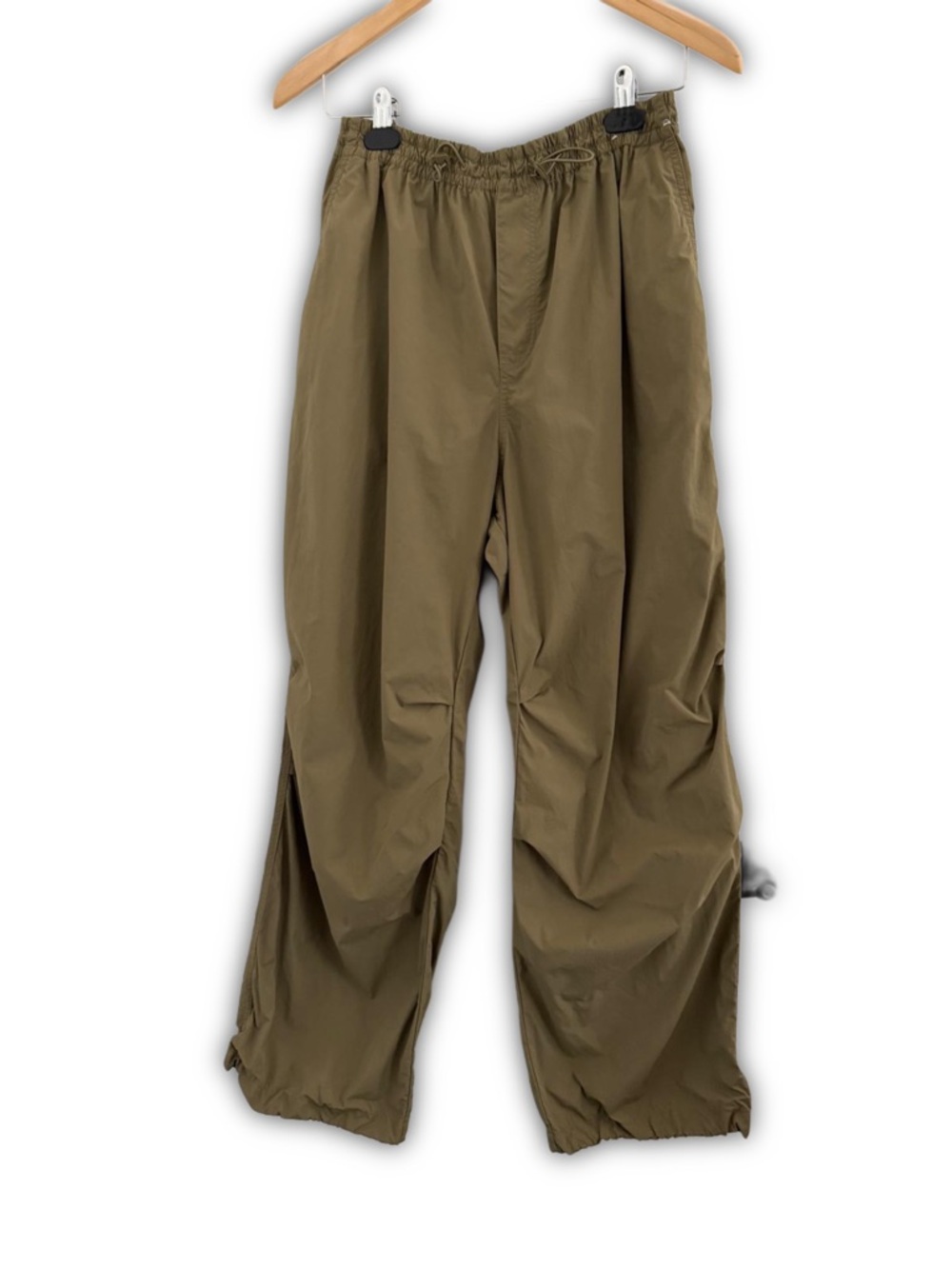 Uniqlo high-wasted Parachute Cargo in green